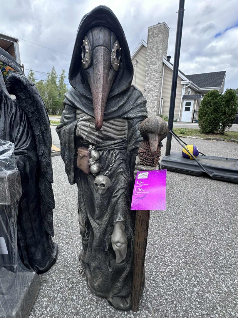 Statues mystérieuses (cimetière)